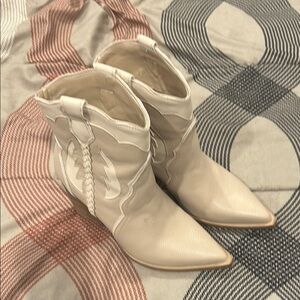 Women's Western Ankle Boots - Cream